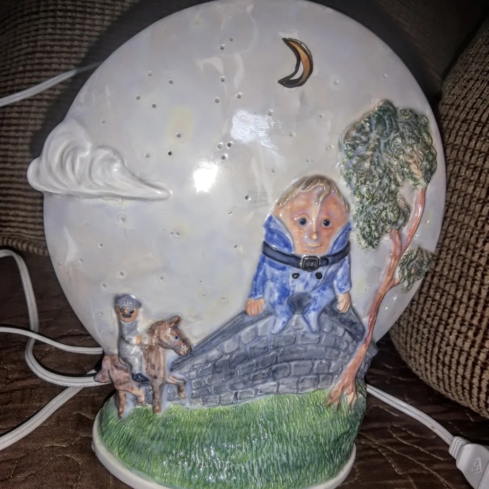 HUMPTY DUMPTY CERAMIC NIGHT LAMP.